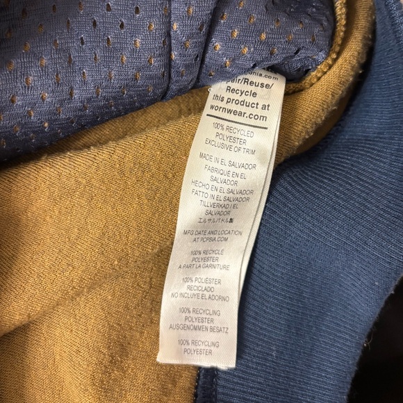 Patagonia pullover size small excellent condition only worn once. - Picture 3 of 3